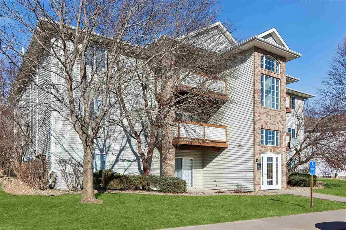 2548 Rushmore Drive, Iowa City, IA 52246