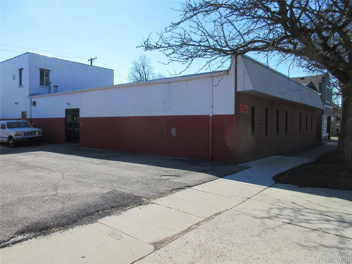 1219 Eureka AVE, Wyandotte, MI 48192