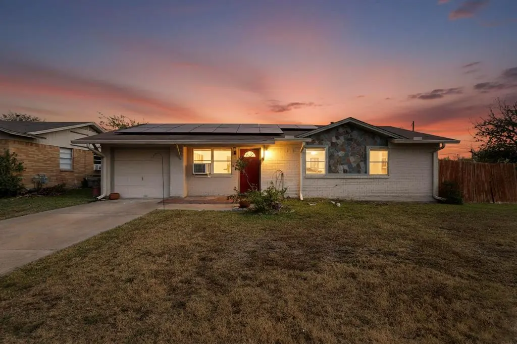 509 Globe Avenue, Blue Mound, TX 76131