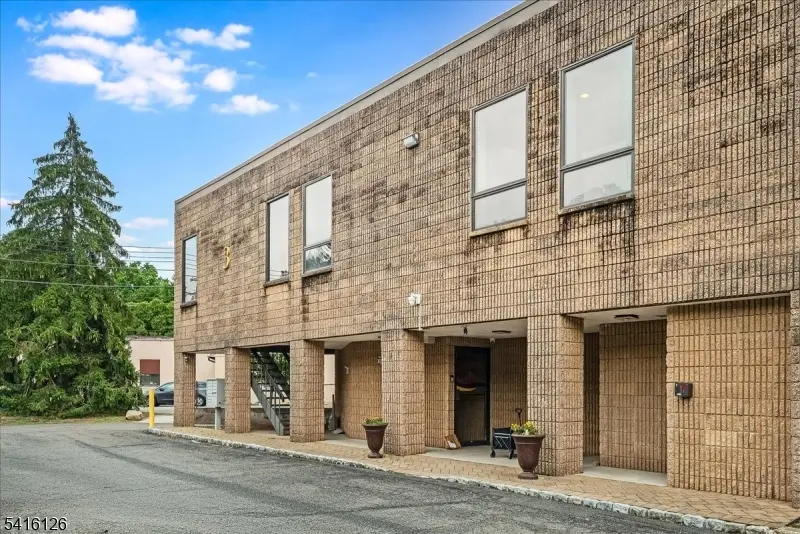 3 Tice Rd, Franklin Lakes Boro, NJ 07417