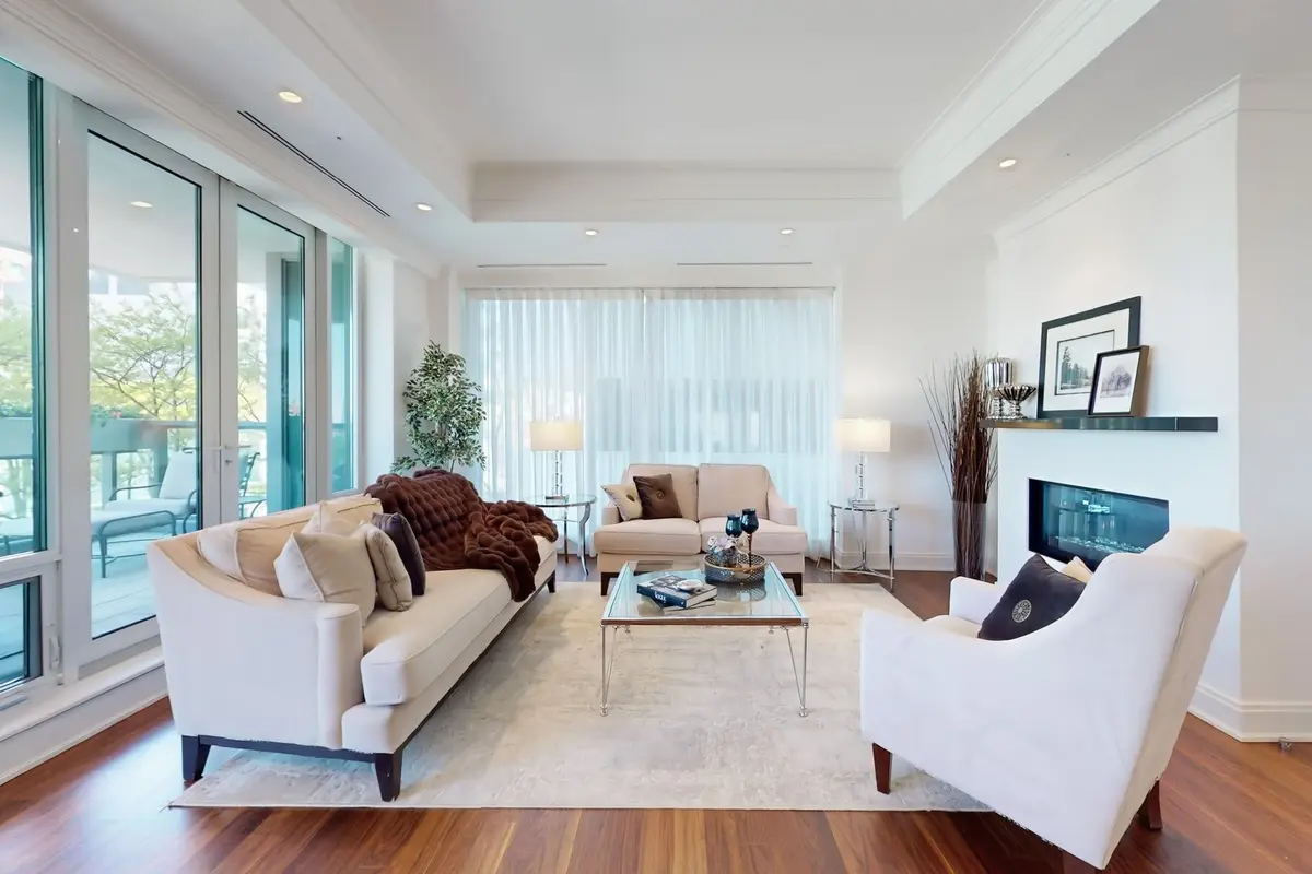 206 Bloor ST W #1001, Toronto C02, ON M5S 1T8