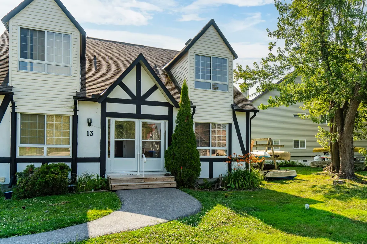 81 Laguna Pkwy #14, Ramara, ON L0K 1B0