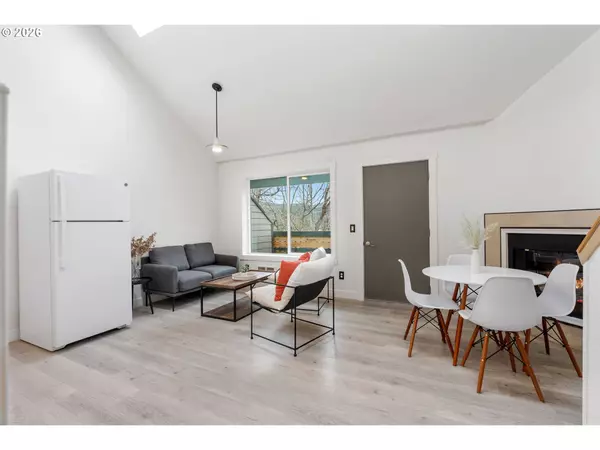 Hood River, OR 97031,301 N 15TH ST #201