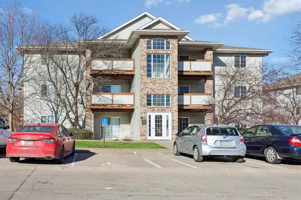 2548 Rushmore Drive, Iowa City, IA 52246