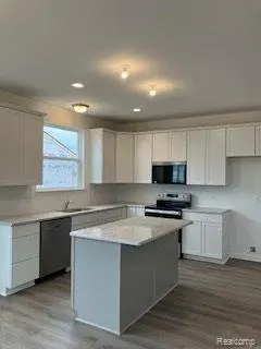 6198 Parker DR, Fenton, MI 48451