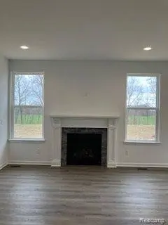 6198 Parker DR, Fenton, MI 48451