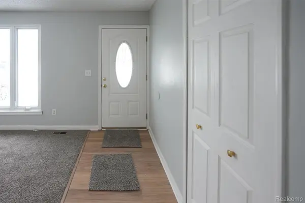 5783 Williamsburg CT, Waterford Charter Township, MI 48327