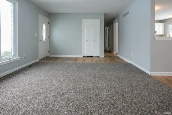 5783 Williamsburg CT, Waterford Charter Township, MI 48327