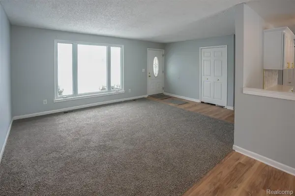 5783 Williamsburg CT, Waterford Charter Township, MI 48327