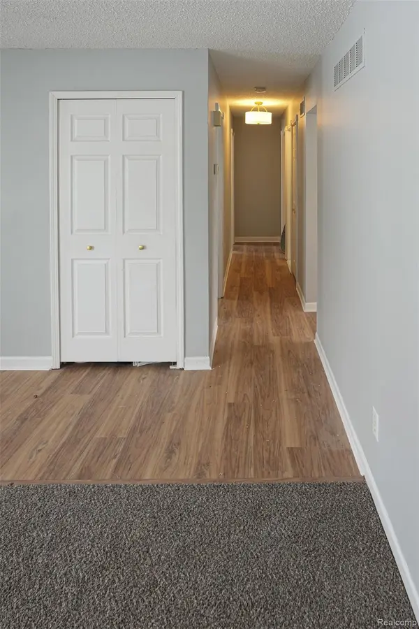 5783 Williamsburg CT, Waterford Charter Township, MI 48327