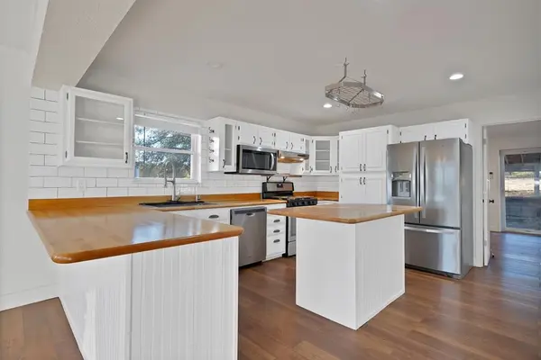 528 Mill Creek Court, Azle, TX 76020