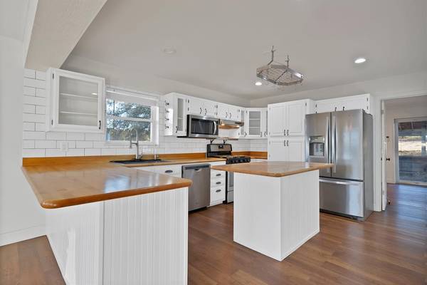 528 Mill Creek Court, Azle, TX 76020