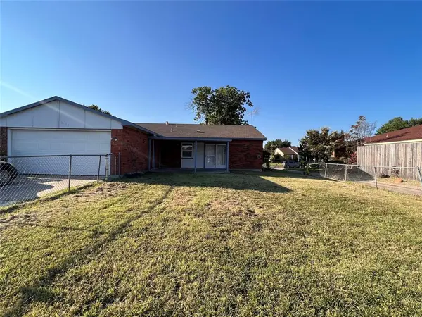 8506 Woodside Road, Rowlett, TX 75088