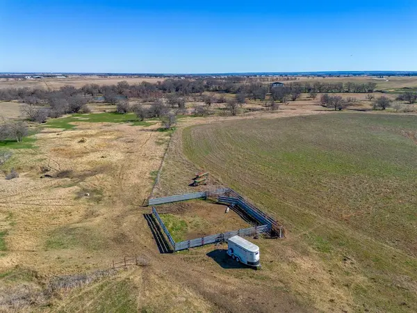 10517 County Road 418, Grandview, TX 76050