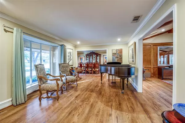 Dallas, TX 75229,10626 Cox Lane