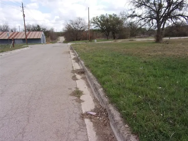 702 E Annex Street, San Saba, TX 76877