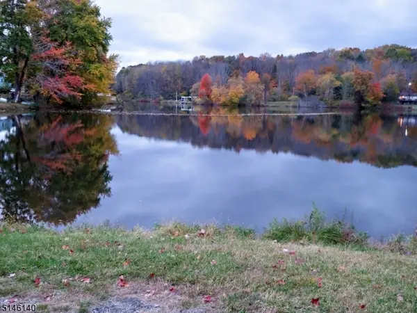 37 Cypress Dr, Hampton Twp., NJ 07860