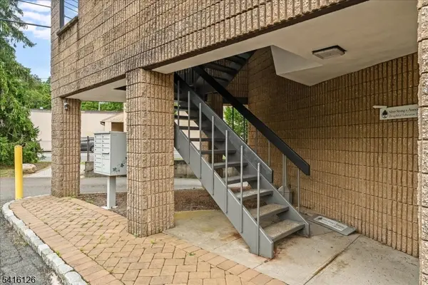 3 Tice Rd, Franklin Lakes Boro, NJ 07417