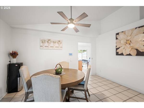 805 QUEENS AVE, Creswell, OR 97426