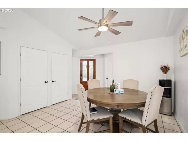 Creswell, OR 97426,805 QUEENS AVE