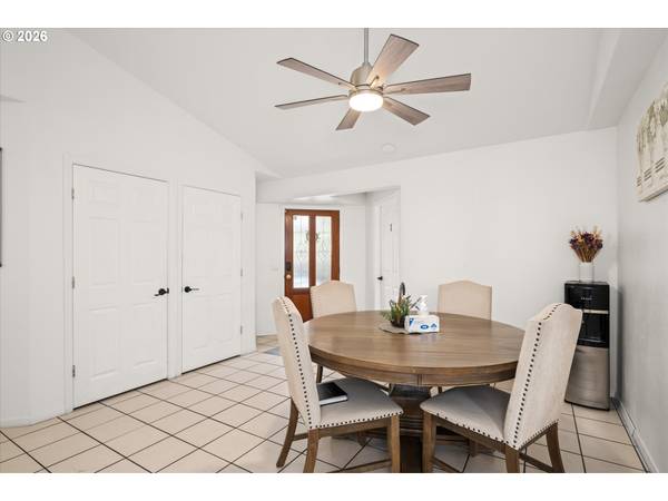 805 QUEENS AVE, Creswell, OR 97426