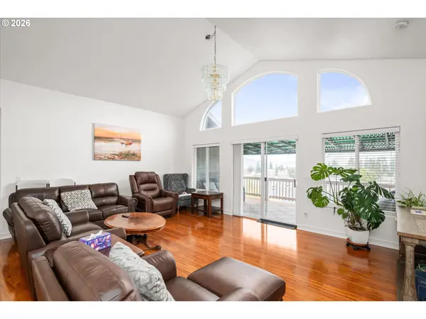 805 QUEENS AVE, Creswell, OR 97426