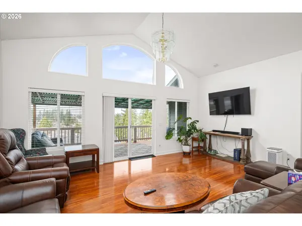 805 QUEENS AVE, Creswell, OR 97426