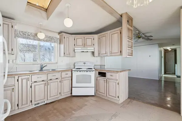 1101 84 ST NE #428, Calgary, AB T2A 7X2