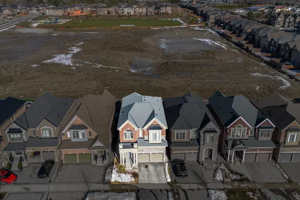 11 Lockton ST, Whitby, ON L1P 0E1