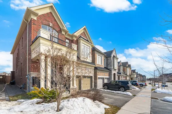 11 Lockton ST, Whitby, ON L1P 0E1