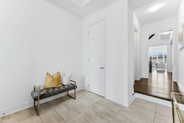 11 Lockton ST, Whitby, ON L1P 0E1