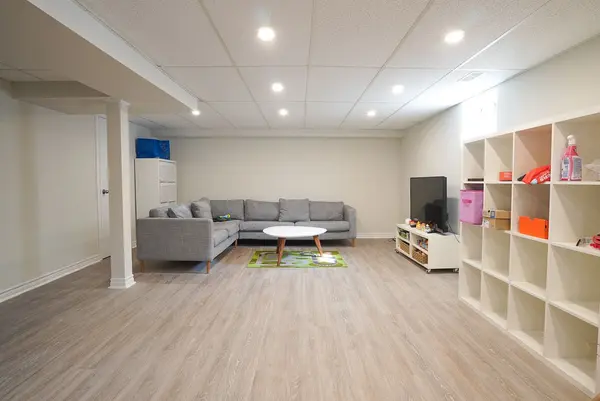 52 Sandown AVE #Basement, Toronto E06, ON M1N 3W3