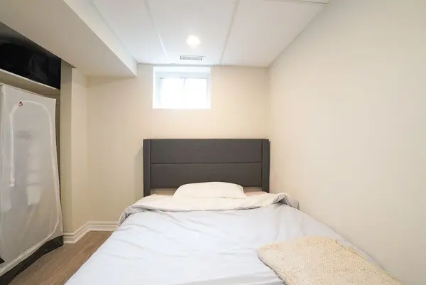 52 Sandown AVE #Basement, Toronto E06, ON M1N 3W3