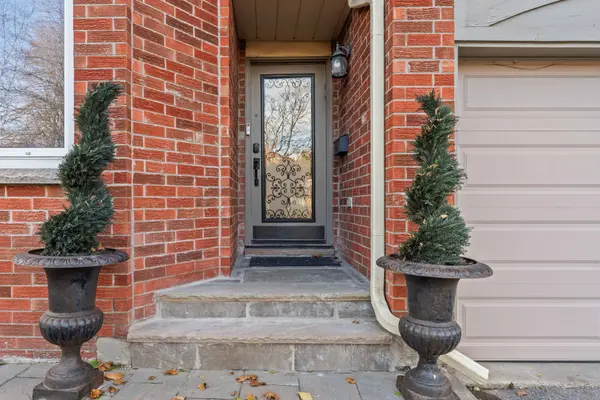 271 Rose Green DR, Vaughan, ON L4J 4S8