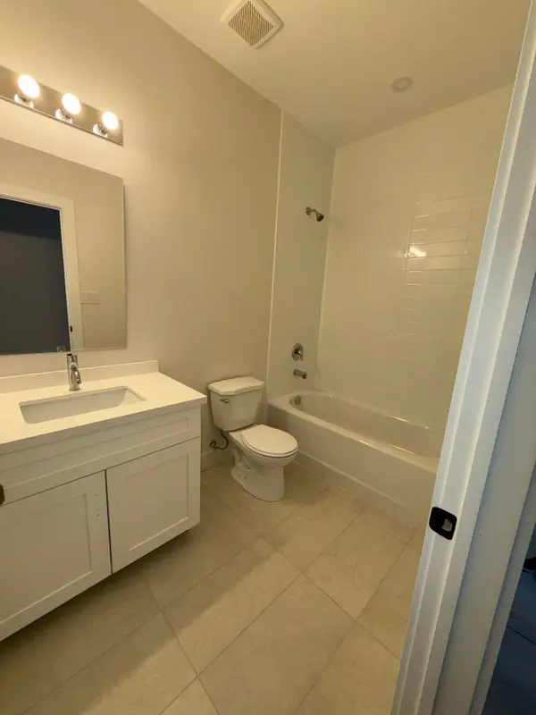 19 Cousins DR #2, Aurora, ON L4G 1B2