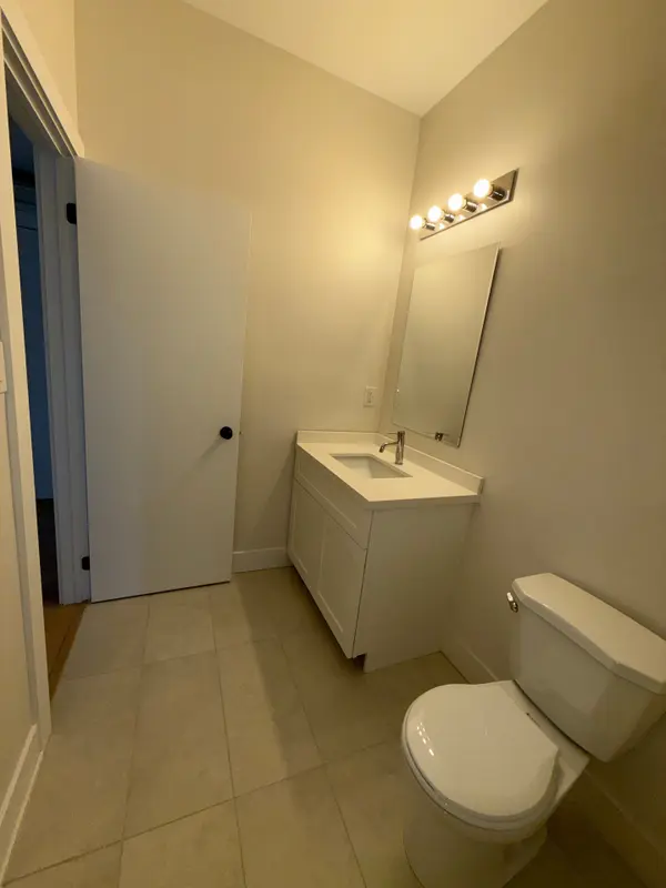 19 Cousins DR #2, Aurora, ON L4G 1B2