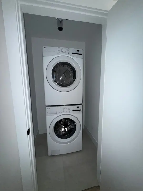 19 Cousins DR #2, Aurora, ON L4G 1B2