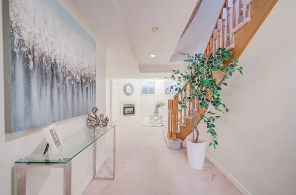 190 Harding BLVD W #108, Richmond Hill, ON L4C 0J9