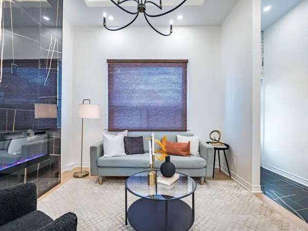 918 Ossington AVE, Toronto W02, ON M6G 3V1