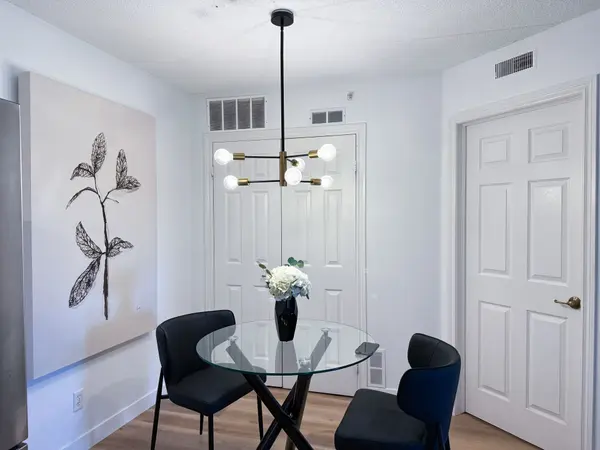 1800 Walker's Line #210, Burlington, ON L7M 4V2