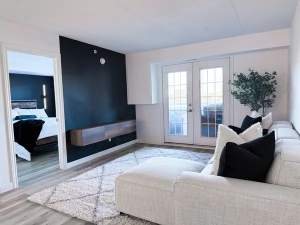 1800 Walker's Line #210, Burlington, ON L7M 4V2