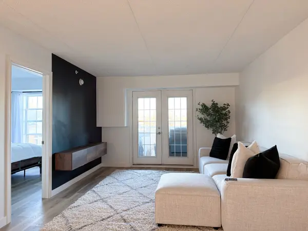 1800 Walker's Line #210, Burlington, ON L7M 4V2