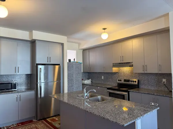 22 Queenpost DR, Brampton, ON L6Y 6L2