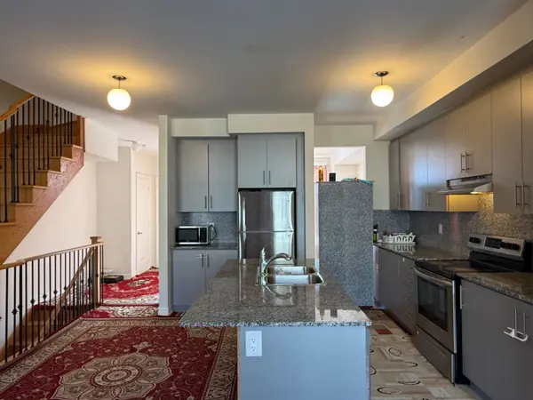 22 Queenpost DR, Brampton, ON L6Y 6L2