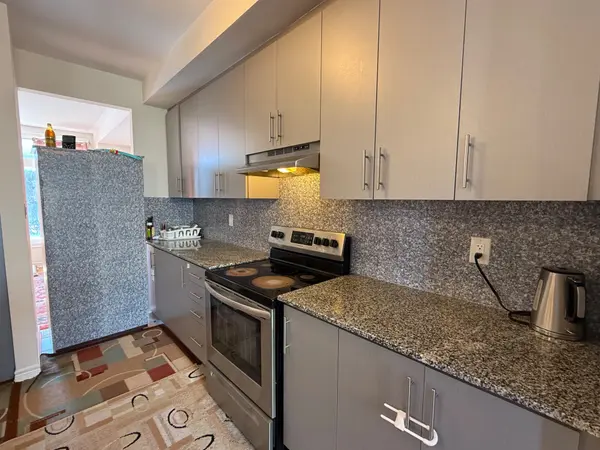 22 Queenpost DR, Brampton, ON L6Y 6L2