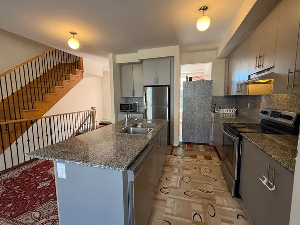 22 Queenpost DR, Brampton, ON L6Y 6L2