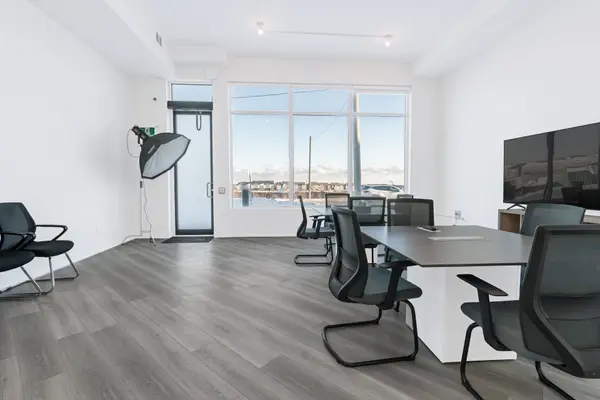 49 Burnhamthorpe RD E, Oakville, ON L6H 7C8