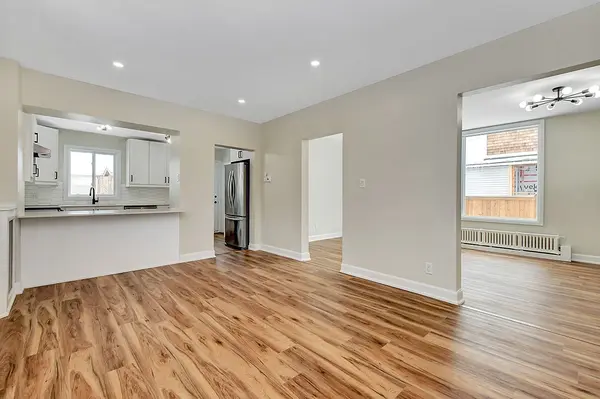 301 Zephyr AVE, Britannia - Lincoln Heights And Area, ON K2B 5Z7