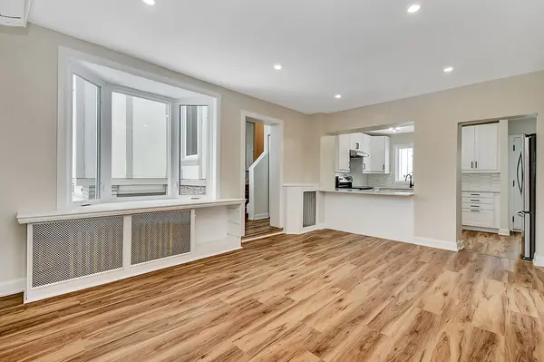 301 Zephyr AVE, Britannia - Lincoln Heights And Area, ON K2B 5Z7