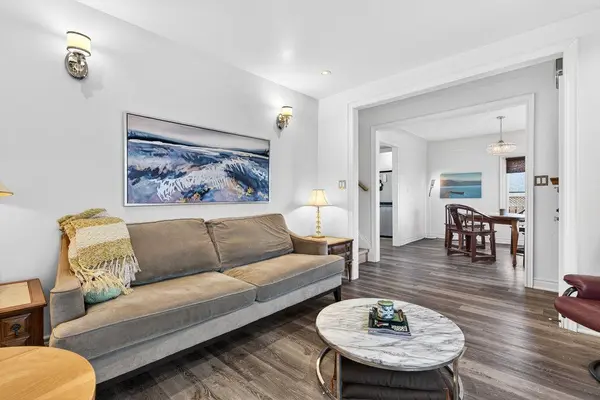 710 Rennie ST, Hamilton, ON L8H 3R2